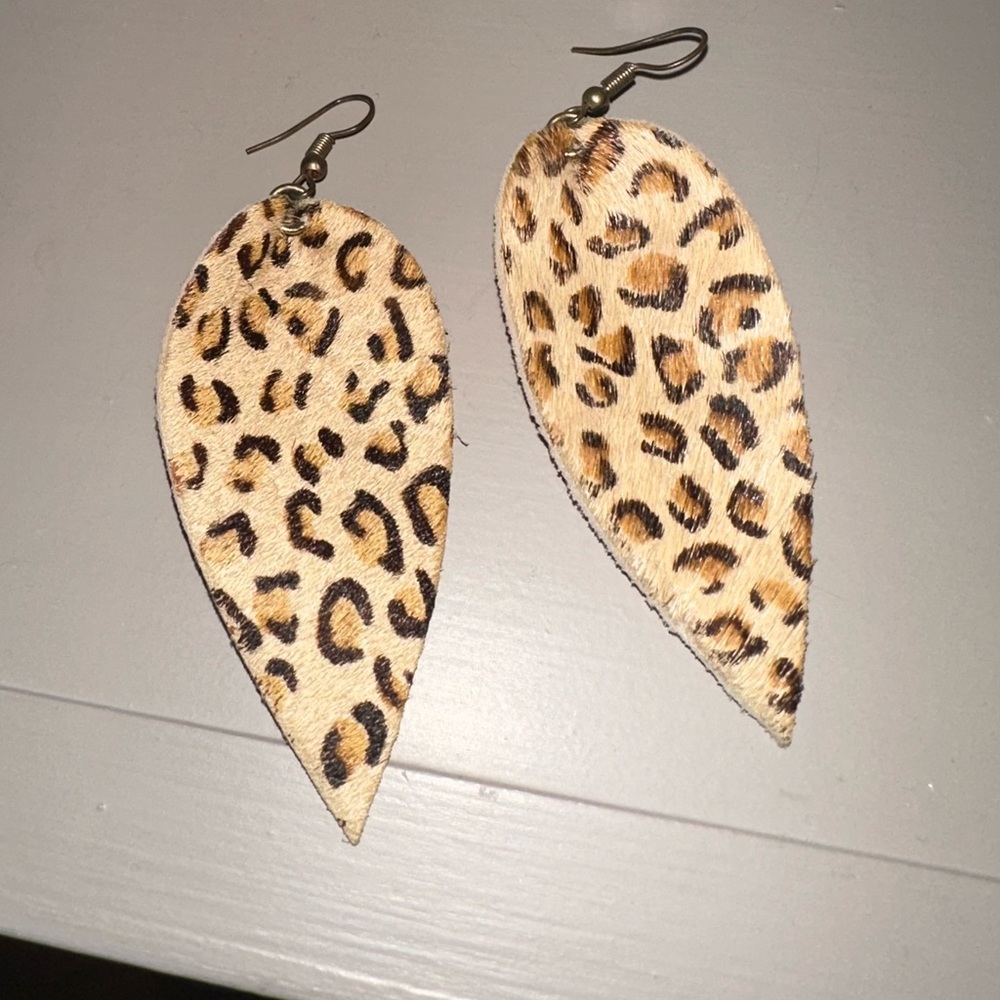 Light weight leopard earrings